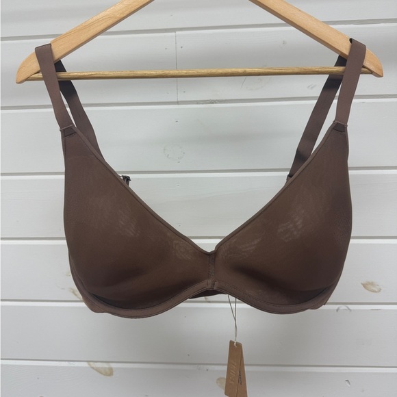 SKIMS Other - Skims Weightless Scoop Bra 40DD NWT